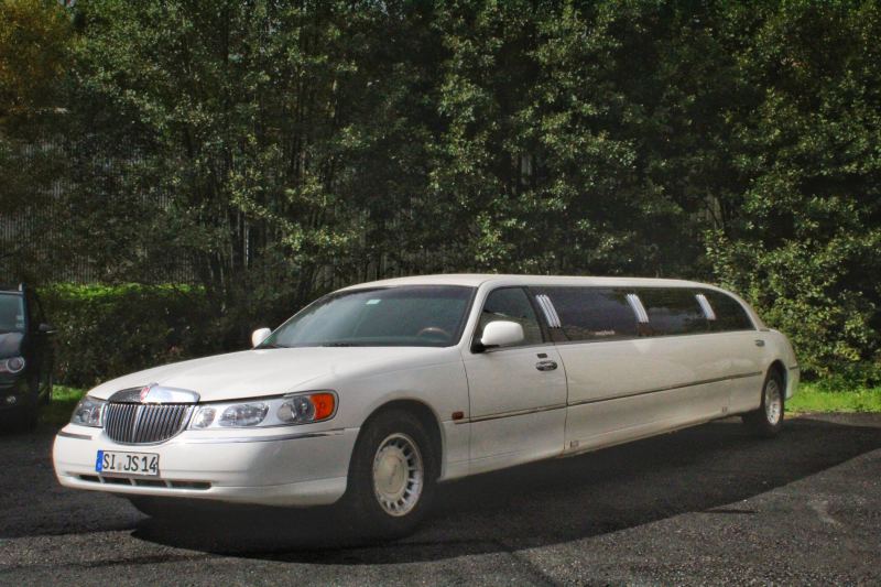 /cache/js-limos-lincoln-town-car-stretchlimousine-resize-800x600-78.jpg